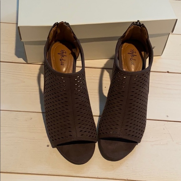 Style & Co. Geometric cutout Shooties - Picture 2 of 7